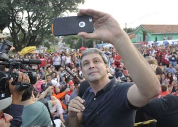 Curitiba (PR)- O senador Luiz Lindbergh Farias Filho,  participa de ato contra a prisão do ex-presidente Lula no Paraná (Marcello Casal Jr/Agência Brasil)