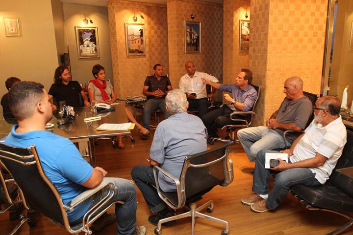 Prefeito Dr. Aluizio Jr se reúne com representantes das famílias que ocuparam um terreno da Prefeitura a fim de discutir uma solução viável para ambas as partes. Macaé/RJ, Data: 07/05/2018. Foto: Guga Malheiros/Prefeitura de Macaé