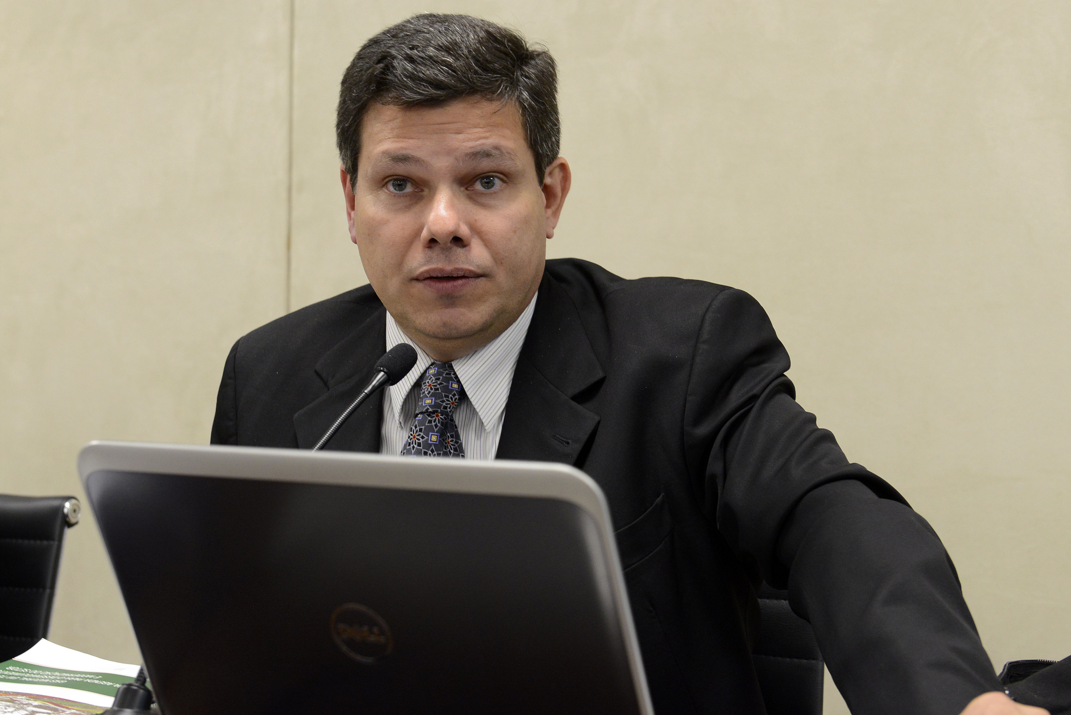 Seminário Gás Natural em Terra: Propostas para o desenvolvimento e modernização do Setor. Edmar de Almeida, professor da UFRJ.
Brasília (DF) 12.04.2015 - Foto: Miguel Ângelo *** Local Caption *** Seminário Gás Natural em Terra