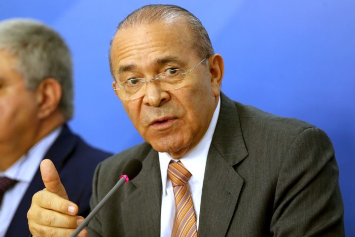 Ministro da Casa Civil, Eliseu Padilha, fala sobre Forças Armadas garantir o abastecimento.