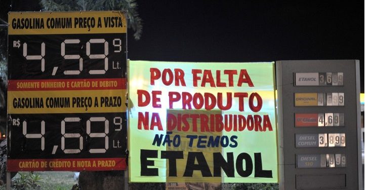 População faz fila nos postos de Brasília; combustível começa a faltar