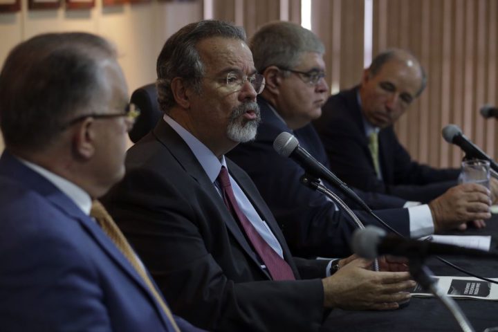 Os ministros Alberto Beltrame, Raul Jungmann e Carlos Marun, e o Secretário-Executivo do MJ, Gilson Libório durante reunião da Câmara Intersetorial de Prevenção Social e Segurança Pública