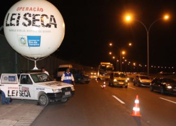 O Governo do Estado do Rio de Janeiro, por meio da Secretaria de Estado de Governo, realizou nesta sexta-feira mais uma etapa da operação Lei Seca, que tem foco educativo e de fiscalização. A blitz aconteceu na linha vermelha, no sentindo Baixada
