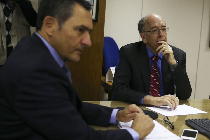 O ministro da Fazenda, Eduardo Guardia e o presidente da Petrobras, Pedro Parente durante reunião técnica para tratar da alta no preço dos combustíveis.