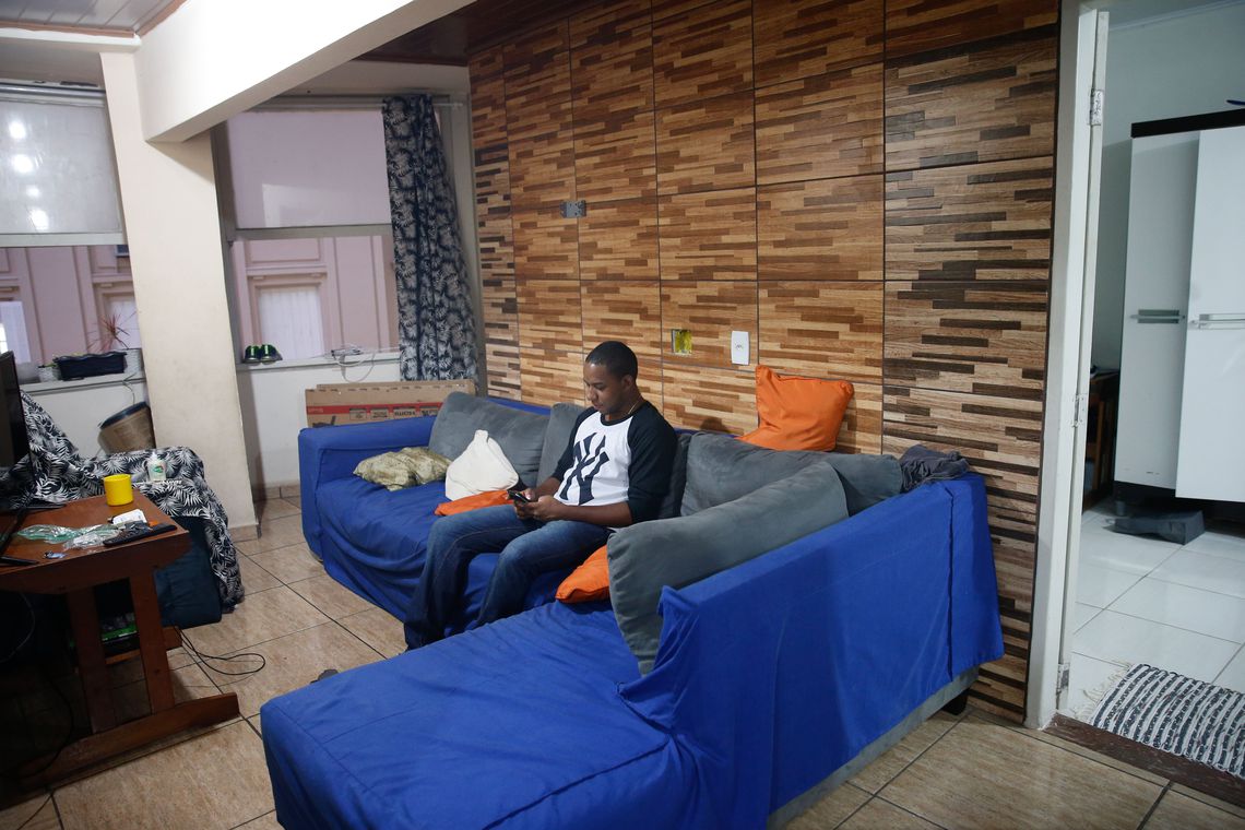 Interior de apartamentos reformados na Ocupação Manuel Congo, um prédio abandonado do INSS na Cinelândia, no centro do Rio, habitado por 42 famílias.