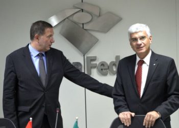 Christoph Schelling, do Departamento Federal de Finanças da Suíça e o secretário da Receita, Jorge Rachid falam sobre a assinatura de Acordo (TIEA) para a troca de informações tributárias (Wilson Dias/Agência Brasil)