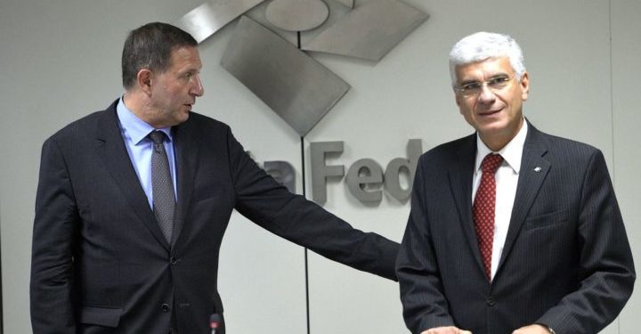 Christoph Schelling, do Departamento Federal de Finanças da Suíça e o secretário da Receita, Jorge Rachid falam sobre a assinatura de Acordo (TIEA) para a troca de informações tributárias (Wilson Dias/Agência Brasil)