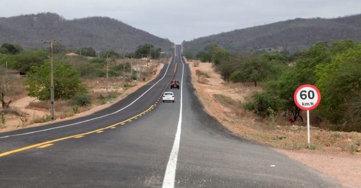 Canapi (AL) - O ministro Moreira Franco participa da inauguração das obras de pavimentação da rodovia BR-316/AL, Trecho Carié - Canapi (Beth Santos/Secretaria Geral da PR)