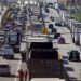Caminhoneiros fazem paralização na BR 101, Niterói-Manilha, na altura de Itaboraí, no Rio de Janeiro.