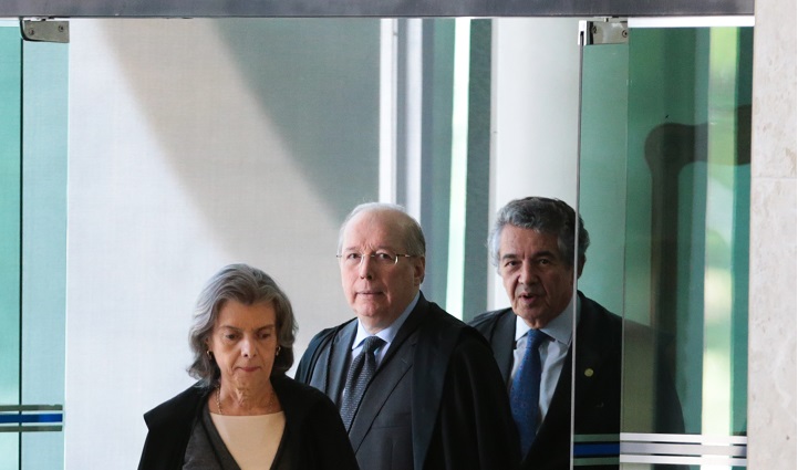 Brasília - A presidente do STF, Cármen Lúcia e os ministros do STF, Celso de Mello e Marco Aurélio  chegam a sessão para julgar a liminar que afastou o presidente do Senado, Renan Calheiros (Jose Cruz/Agência Brasil)