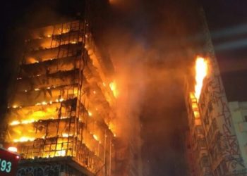 Incêndio destrói prédio da União em SP