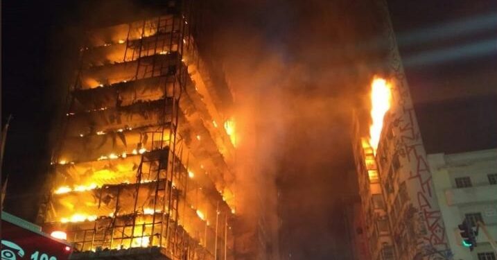 Incêndio destrói prédio da União em SP