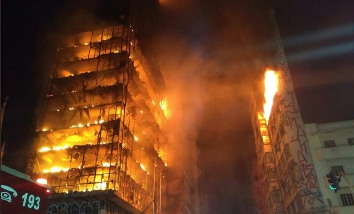 Incêndio destrói prédio da União em SP