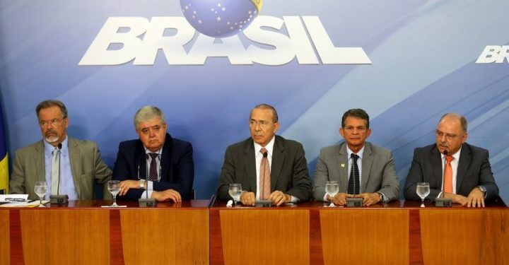 Ministros da Segurança Pública, Raul Jungmann, da Secretaria de Governo, Carlos Marun, da Casa Civil, Eliseu Padilha, da Defesa, Joaquim Silva e Luna, e do Gabinete de Segurança Institucional, Sérgio Etchegoyen, durante entrevista.