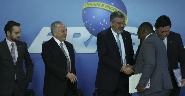 O presidente Michel Temer durante cerimônia de assinatura do decreto que regulamenta a criação de cotas para jovens negros aprendizes, no Palácio do Planalto.