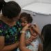 Campanha nacional de vacinação contra a gripe no Distrito Federal. Foto: Maria José da Silva 45 anos e sua filha Ana Clara de 3 Anos