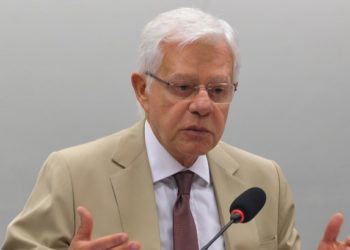 Ministro da Aviação Civil, Moreira Franco, fala na Comissão de Fiscalização Financeira e Controle, sobre a situação das obras dos aeroportos, o remanejamento de voos para o período da Copa (Antonio Cruz/Agência Brasil)