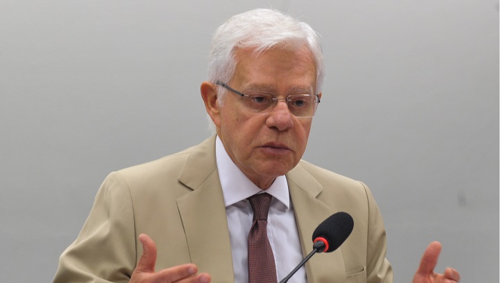 Ministro da Aviação Civil, Moreira Franco, fala na Comissão de Fiscalização Financeira e Controle, sobre a situação das obras dos aeroportos, o remanejamento de voos para o período da Copa (Antonio Cruz/Agência Brasil)