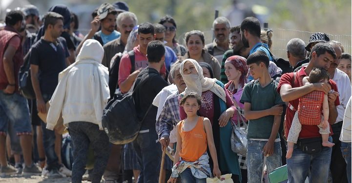 epa04910635 Refugees waiting to cross the border between Macedonia and Greece, near the town of Gevgelija, The Former Yugoslav Republic of Macedonia, 03 September 2015. The Gevgelija-Presevo journey is just a part of the journey that the refugees, the vast majority of them from Syria, are forced to make along the so-called Balkan corridor, which takes them from Turkey, across Greece, Macedonia and Serbia to Hungary, the gateway to the European Union. EPA/VALDRIN XHEMAJ