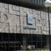Brasil, Rio de Janeiro, RJ. 10/09/2013. Fachada da sede da Petrobras, no centro do Rio de Janeiro. Documentos classificados como secretos e que vazaram da AgÍncia de SeguranÁa Nacional (NSA, na sigla em inglÍs) dos Estados Unidos mostram que a Petrobras, quarta maior petroleira do mundo, tambÈm foi espionada. Em nota distribuÌda ‡ imprensa no fim da tarde ontem, a empresa admitiu a possibilidade de "algum tipo de acesso a dados da Petrobras", mas n„o comentou se identificou vazamento de informaÁıes estratÈgicas. - CrÈdito:F¡BIO MOTTA/ESTAD√O CONTE⁄DO/AE/CÛdigo imagem:144101
