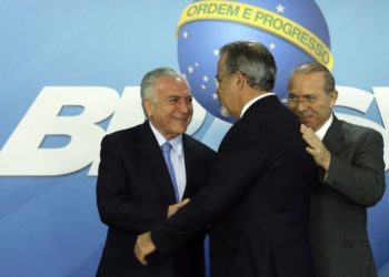 O presidente Michel Temer e os ministros da Segurança Pública, Raul Jungmann, e da Casa Civil, Eliseu Padilha, durante cerimônia de sanção da lei que cria o Sistema Único de Segurança (SUSP), no Palácio do Planalto.