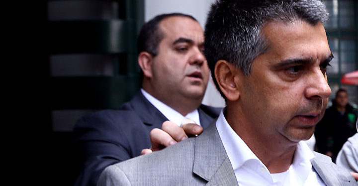 SÃO PAULO, SP - 30.10.2013: FRAUDE/PREFEITURA/SP - O ex-subsecretário da Receita Municipal de SP, Ronilson Bezerra Rodrigues é detido - Quatro ex-funcionários da Prefeitura de São Paulo foram presos hoje (30) acusados de um desvio milionário que pode chegar a pelo menos R$ 500 milhões. O Ministério Público comprovou um rombo de R$ 200 milhões ao longo de três anos. Mas a prefeitura estima que a fraude chegue a R$ 500 milhões pelo tempo em que o grupo atuou no esquema desvendado. A operação é apelidada de "Necator" (um tipo de parasita). (Foto: Jorge Araujo/Folhapress)