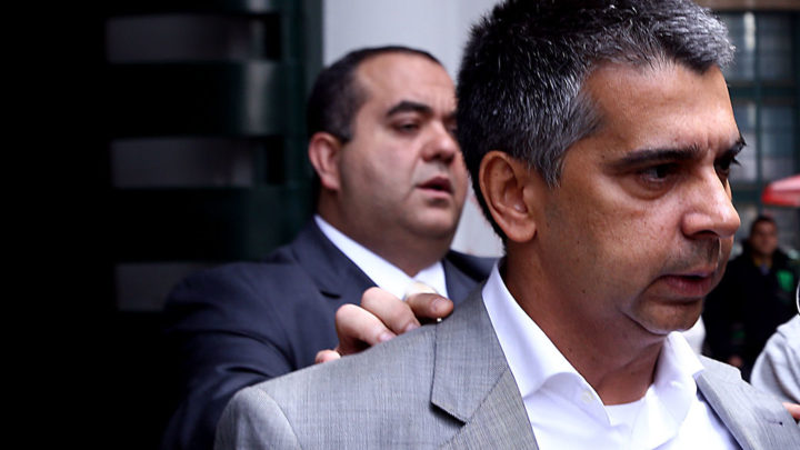 SÃO PAULO, SP - 30.10.2013: FRAUDE/PREFEITURA/SP - O ex-subsecretário da Receita Municipal de SP, Ronilson Bezerra Rodrigues é detido - Quatro ex-funcionários da Prefeitura de São Paulo foram presos hoje (30) acusados de um desvio milionário que pode chegar a pelo menos R$ 500 milhões. O Ministério Público comprovou um rombo de R$ 200 milhões ao longo de três anos. Mas a prefeitura estima que a fraude chegue a R$ 500 milhões pelo tempo em que o grupo atuou no esquema desvendado. A operação é apelidada de "Necator" (um tipo de parasita). (Foto: Jorge Araujo/Folhapress)