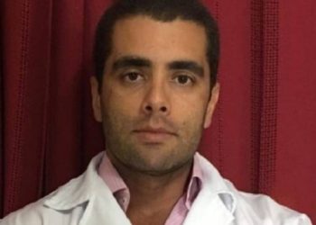 O médico Denis Furtado, conhecido como doutor Bumbum, tinha seu registro profissional cassado em Brasília e era proibido de exercer a medicina no Rio