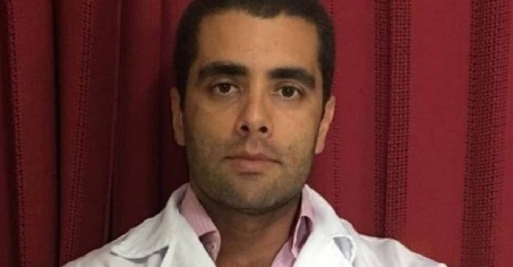 O médico Denis Furtado, conhecido como doutor Bumbum, tinha seu registro profissional cassado em Brasília e era proibido de exercer a medicina no Rio