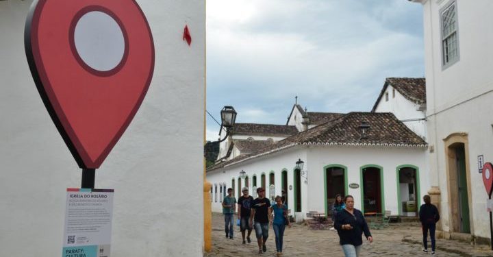 Totens com informações turísticas lançado na Festa Literária Internacional de Paraty (Flip), faz parte do projeto App Paraty: cultura e natureza – Paraty na palma da sua mão (Tânia Rêgo/Agência Brasil)