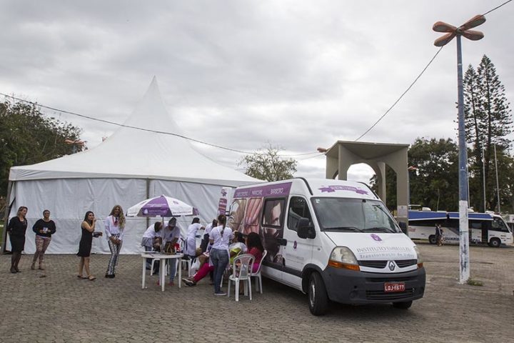 Tenda para moradores em situação de rua na Praça Washington Luiz. Data: 24/07/2017. Foto: Bruno Campos/Prefeitura de Macaé.