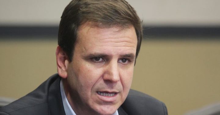 RJ - GEO-RIO/APRESENTAÇÃO - GERAL - O prefeito do Rio de Janeiro, Eduardo Paes, apresenta um estudo inédito da Geo-Rio com o mapeamento geotécnico de   áreas de alto risco de deslizamento no município, nesta quinta-feira, 06, no Rio de Janeiro.  O levantamento, que   foi feito pela primeira vez no Rio utilizando as tecnologias mais modenas, mapeou as encostas localizadas no Maciço   da Tijuca e adjacências, abrangendo as regiões Norte e Sul da cidade e a área da Barra da Tijuca, incluindo desde o   Costão do Vidigal até o bairro de Campinho.    06/01/2011 - Foto: MAURíCIO BAZíLIO /NEWS FREE/AE