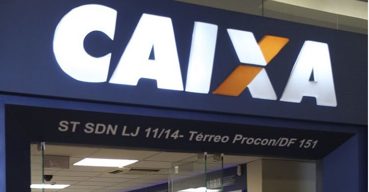 Brasília - Brasileiros aproveitam o sábado para sacar o FGTS inativo durante a segunda etapa do liberação do FGTS nas agências da Caixa Econômica (José Cruz/Agência Brasil)
