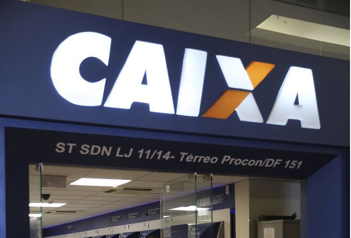 Brasília - Brasileiros aproveitam o sábado para sacar o FGTS inativo durante a segunda etapa do liberação do FGTS nas agências da Caixa Econômica (José Cruz/Agência Brasil)