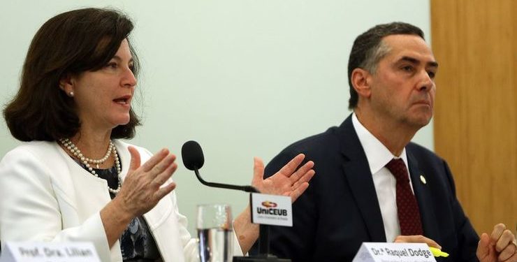 Brasília - A procuradora-geral da República, Raquel Dodge, e o ministro do Supremo Tribunal Federal (STF) Luís Roberto Barroso, participam da palestra Direito à Água promovida pela UniCEUB (José Cruz/Agência Brasil)