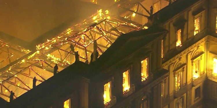 Foto: Museu Nacional após o incêndio