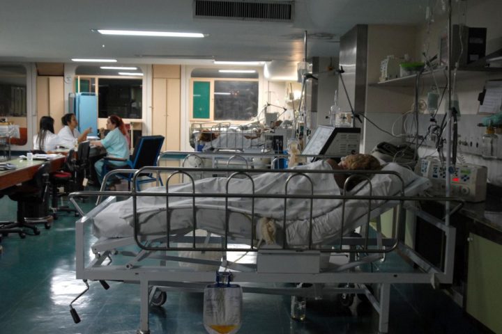 Brasília - Unidade de Terapia Intensiva (UTI) do Hospital Regional de Taguatinga. Em alguns hospitais do Distrito Federal faltam leitos para os pacientes. Foto: Marcello Casal JR/ABr