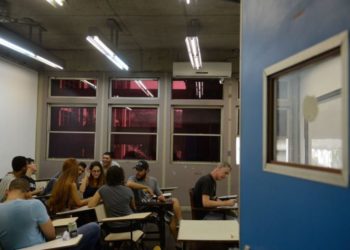 Rio de Janeiro - A Universidade Estadual do Rio de Janeiro(Uerj) volta às aulas. De acordo com os diretores, a decisão pela volta deve-se ao avanço no restabelecimento das condições mínimas de limpeza, manutenção de elevadores e segurança  (Tânia Rêgo/Agência Brasil)