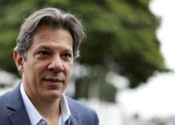 Workers Party vice presidential candidate Fernando Haddad, leaves the Federal Police headquarters, where Brazilian former President Luiz Inacio Lula da Silva is imprisoned, after visiting him, in Curitiba, Brazil September 3, 2018. Picture taken September 3, 2018. REUTERS/Rodolfo Buhrer