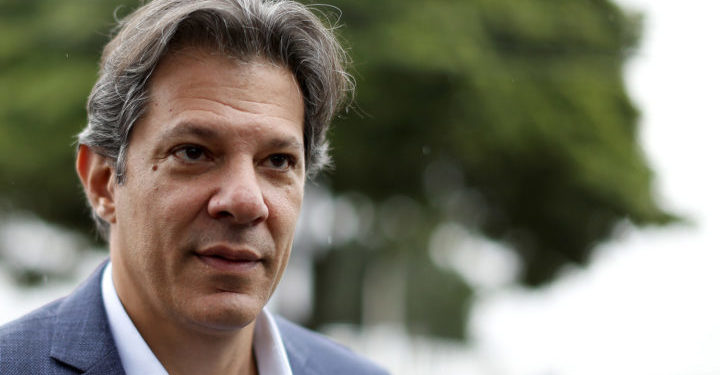 Workers Party vice presidential candidate Fernando Haddad, leaves the Federal Police headquarters, where Brazilian former President Luiz Inacio Lula da Silva is imprisoned, after visiting him, in Curitiba, Brazil September 3, 2018. Picture taken September 3, 2018. REUTERS/Rodolfo Buhrer