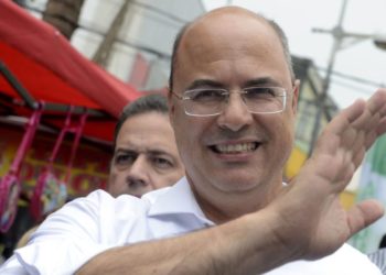 Rio de Janeiro - O candidato ao governo do estado do Rio, Wilson Witzel ( (PSC/PROS), participa de caminhada no bairro de Campo Grande, zona oeste da cidade.