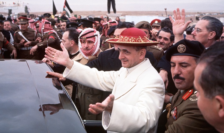 Crowds surround Pope Paul VI during his visit to Jordan. | Location: Jordan.  (Photo by  Vittoriano Rastelli/CORBIS/Corbis via Getty Images)