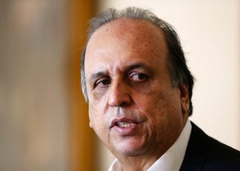 Rio de Janeiro - O governador Luiz Fernando Pezo se rene, no Palcio Guanabara, com autoridades para tratar do plano de enfrentamento ao roubo de cargas no Rio ( Tnia Rgo/Agncia Brasil)