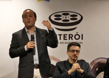 Rio de Janeiro - O prefeito de Niterói, Rodrigo Neves e o ministro Sérgio Sá Leitão, participam do lançamento de um edital de fomento ao Audiovisual fluminense, em parceria com a prefeitura (Tânia Rêgo/Agência Brasil)