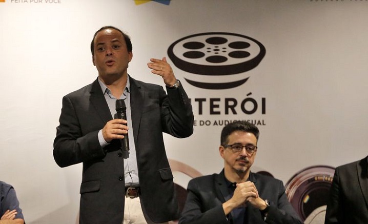 Rio de Janeiro - O prefeito de Niterói, Rodrigo Neves e o ministro Sérgio Sá Leitão, participam do lançamento de um edital de fomento ao Audiovisual fluminense, em parceria com a prefeitura (Tânia Rêgo/Agência Brasil)