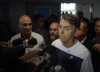 O presidente eleito Jair Bolsonaro fala à imprensa durante o evento Grand Slam de Jiu-Jitsu na Barra da Tijuca, no Rio de Janeiro.