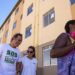 Prefeitro de Macaé, Dr. Aluízio, e futuros moradores visitam conjunto residencial Bosque Azul, na Ajuda. macaé/RJ. Data: 21/12/2014. Foto: Rui Porto Filho / Prefeitura de Macaé