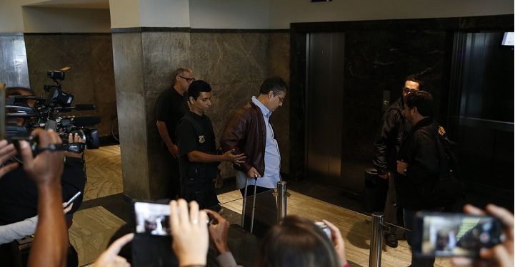 O deputado estadual, Andre Correia, é preso durante operação da Polícia Federal (PF) realizada e chega à seda da PF no Rio de Janeiro