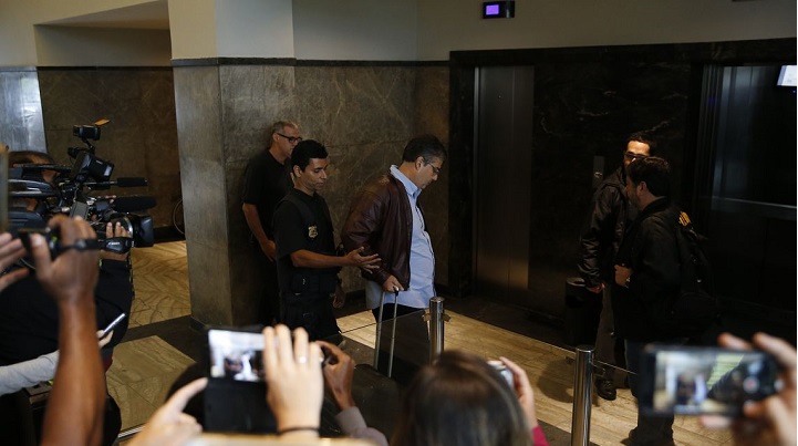O deputado estadual, Andre Correia, é preso durante operação da Polícia Federal (PF) realizada e chega à seda da PF no Rio de Janeiro