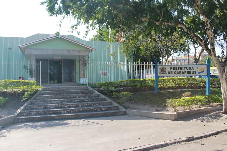 Prefeitura de Carapebus: Protesto de professores e atraso de salários na cidade do Norte Fluminense